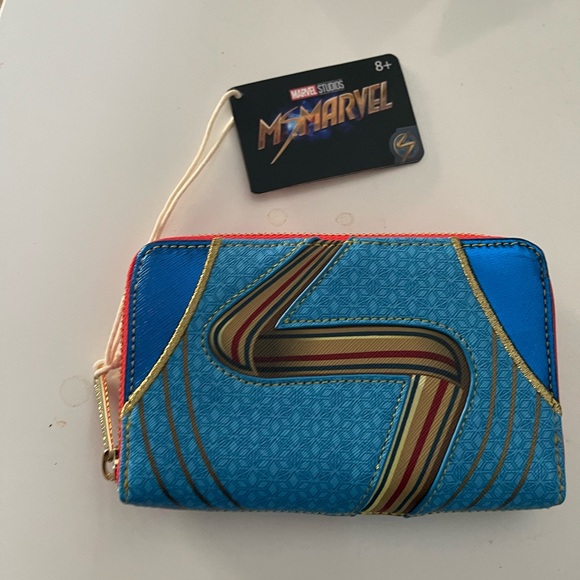 Loungefly Marvel Shine Thor Cosplay Zip-Around Wallet – Glitter Metallic, Thor Helmet Design